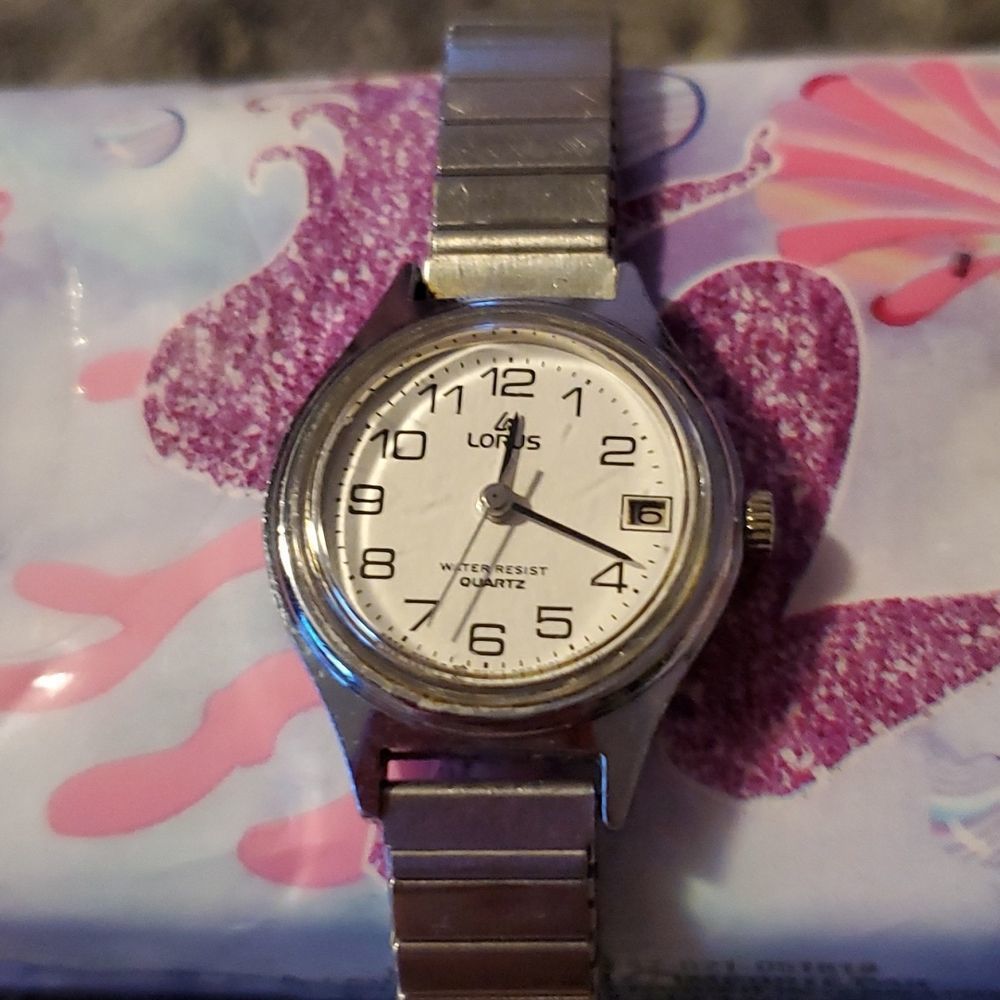 Lorus Women's Silver Expandable Metal Band Date Watch V242-0010 A1